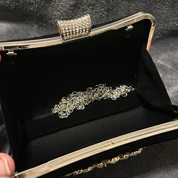 Boutique clutch with cross body strap NWOT - Picture 6 of 7